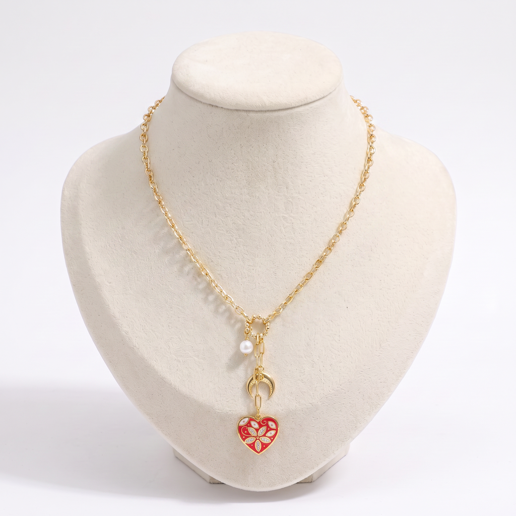 Collier cœur et lune doré en émail, vue de face