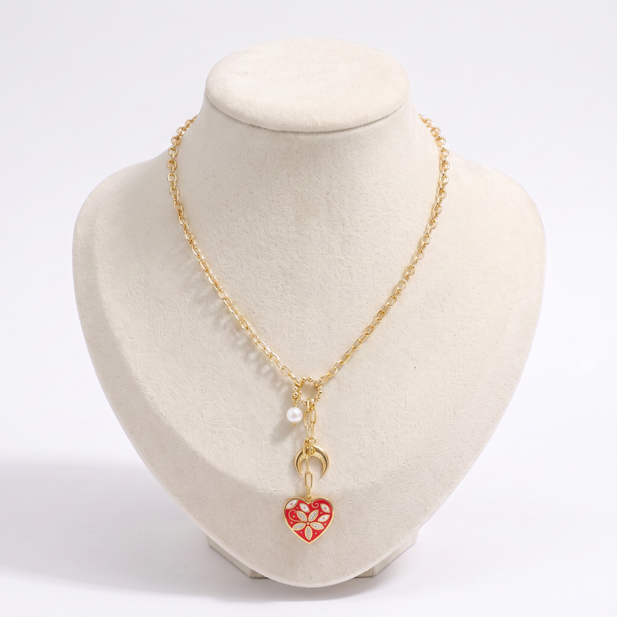 Collier cœur et lune doré en émail, vue de face