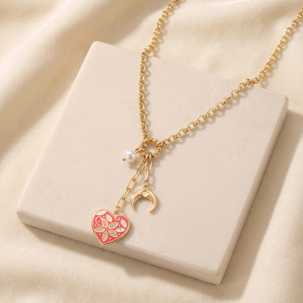 Collier cœur et lune doré en émail — Doré