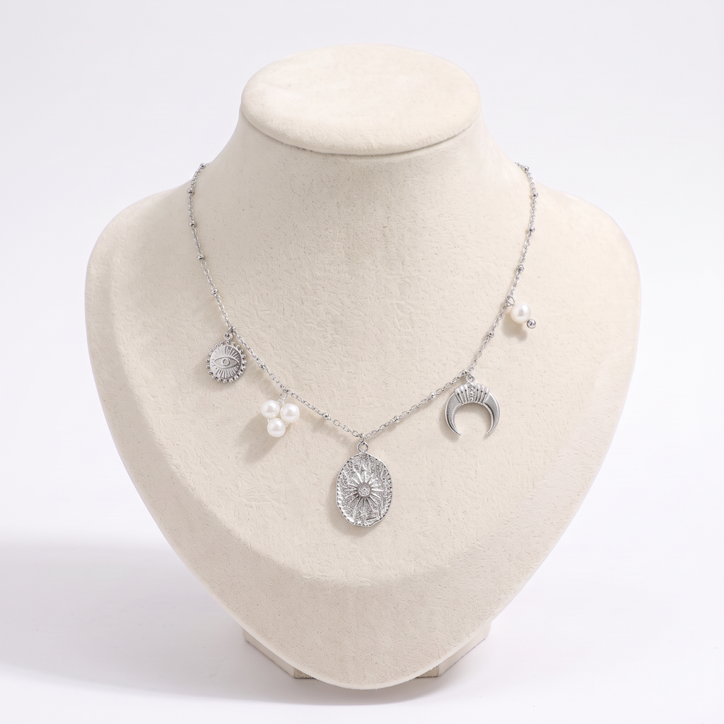 Collier charms lune et soleil effet nacré, vue de face, argenté
