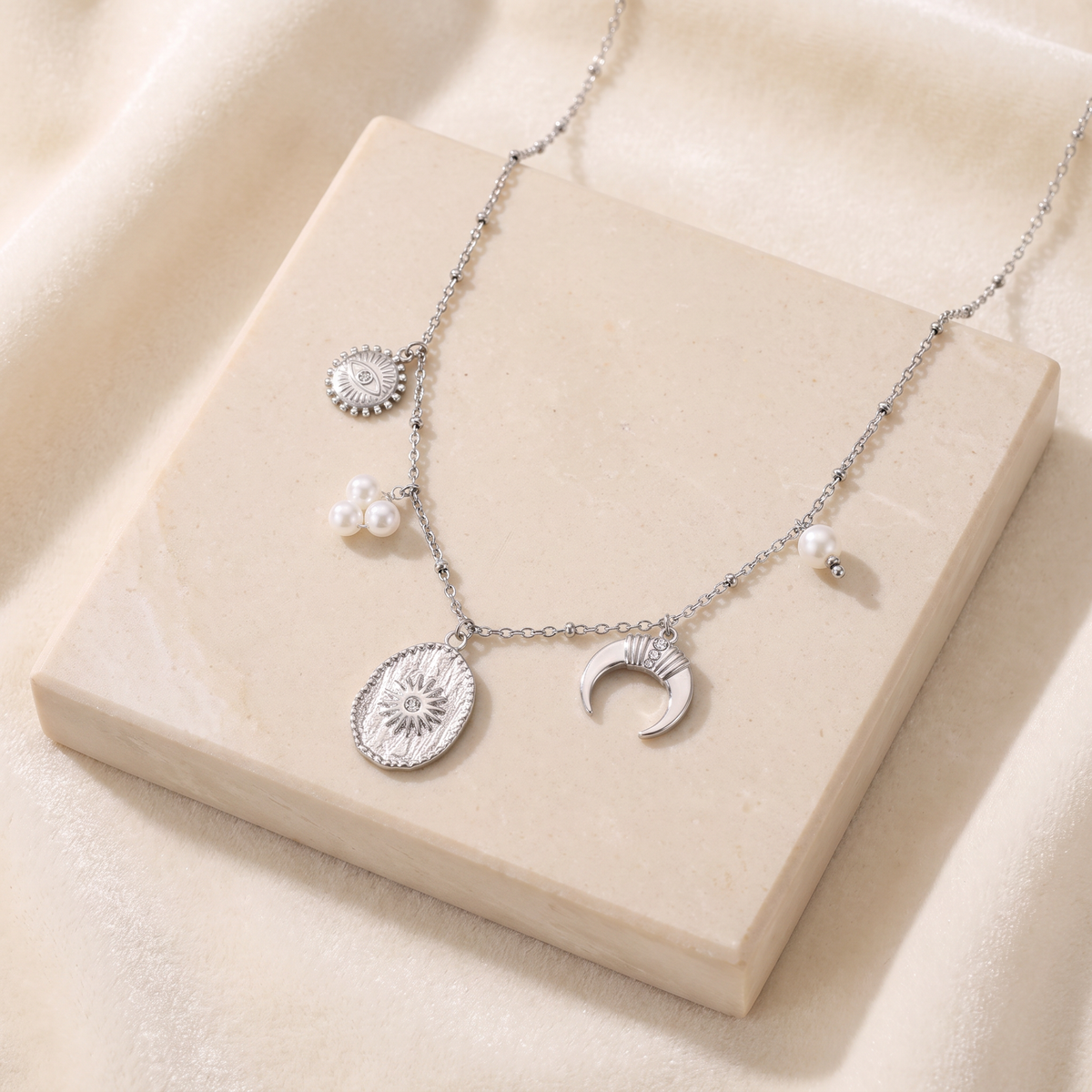 Collier charms lune et soleil effet nacré — Argenté