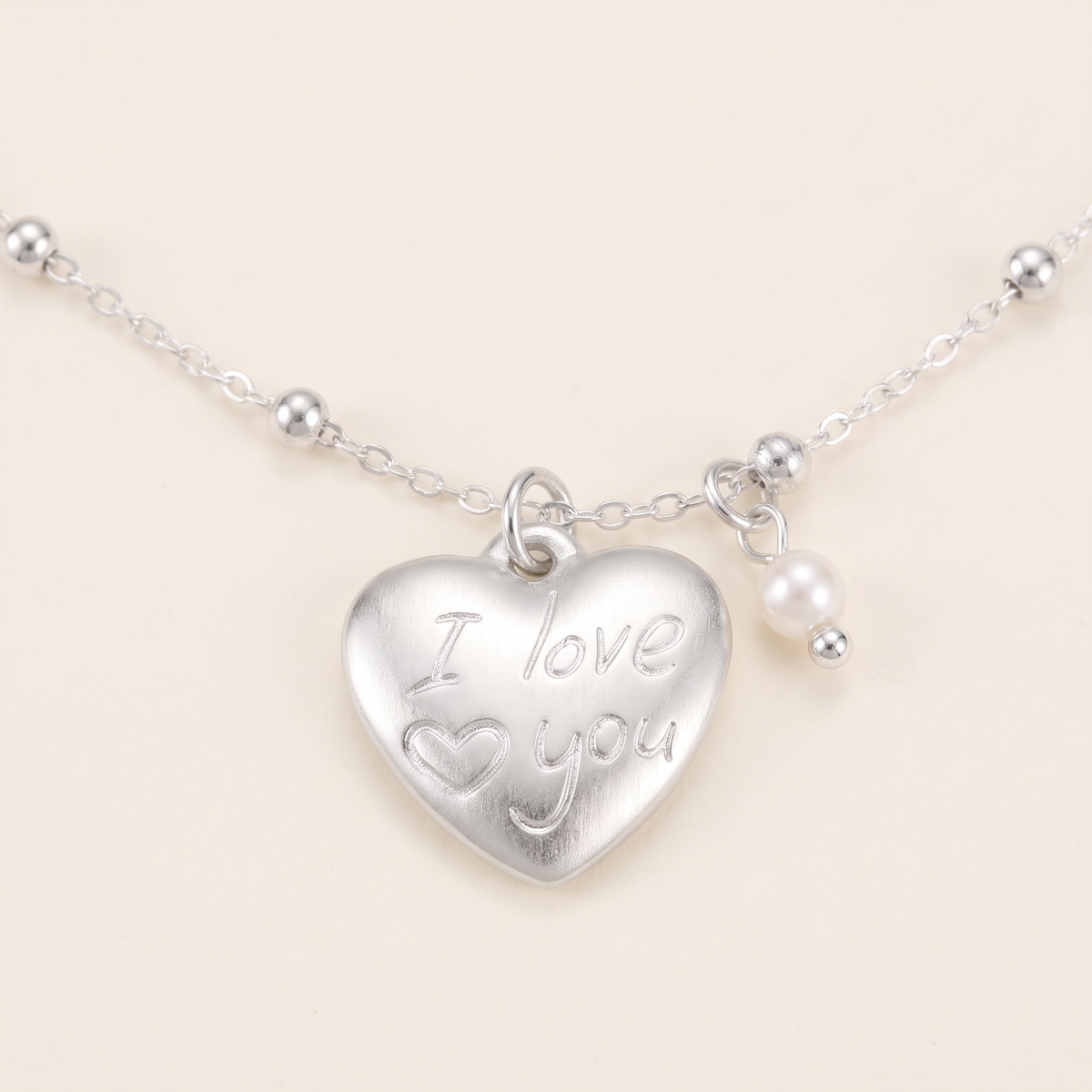 Collier cœur, détail du motif, argenté