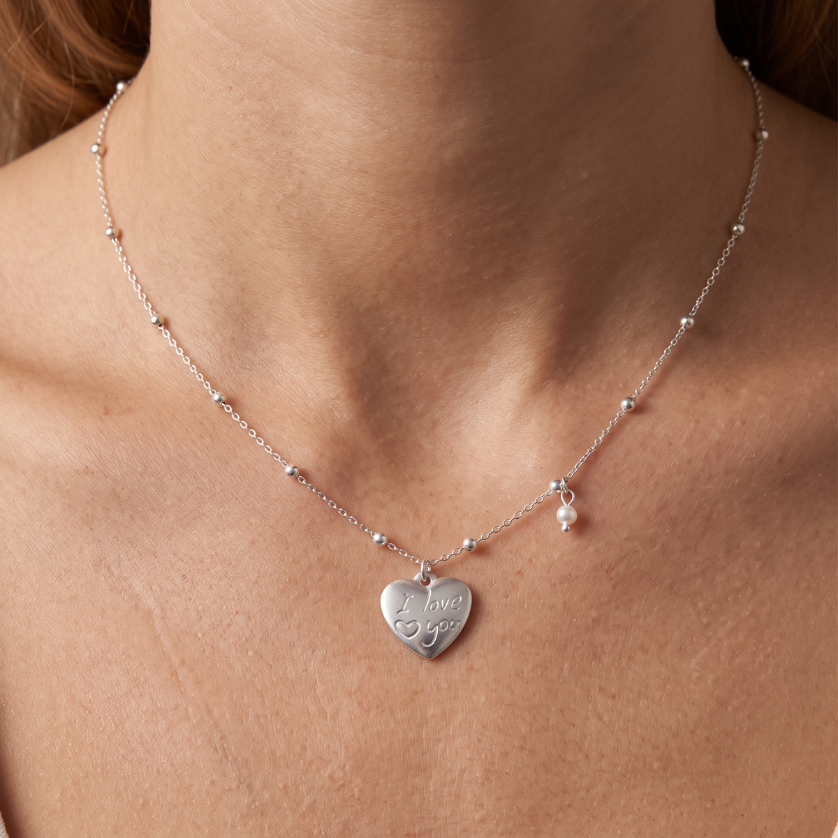 Collier cœur, porté, argenté