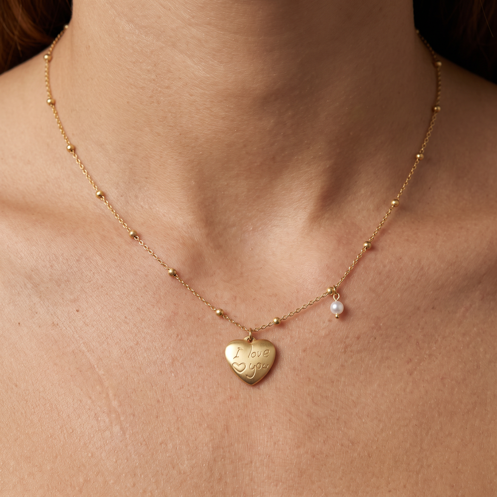 Collier cœur, porté, doré
