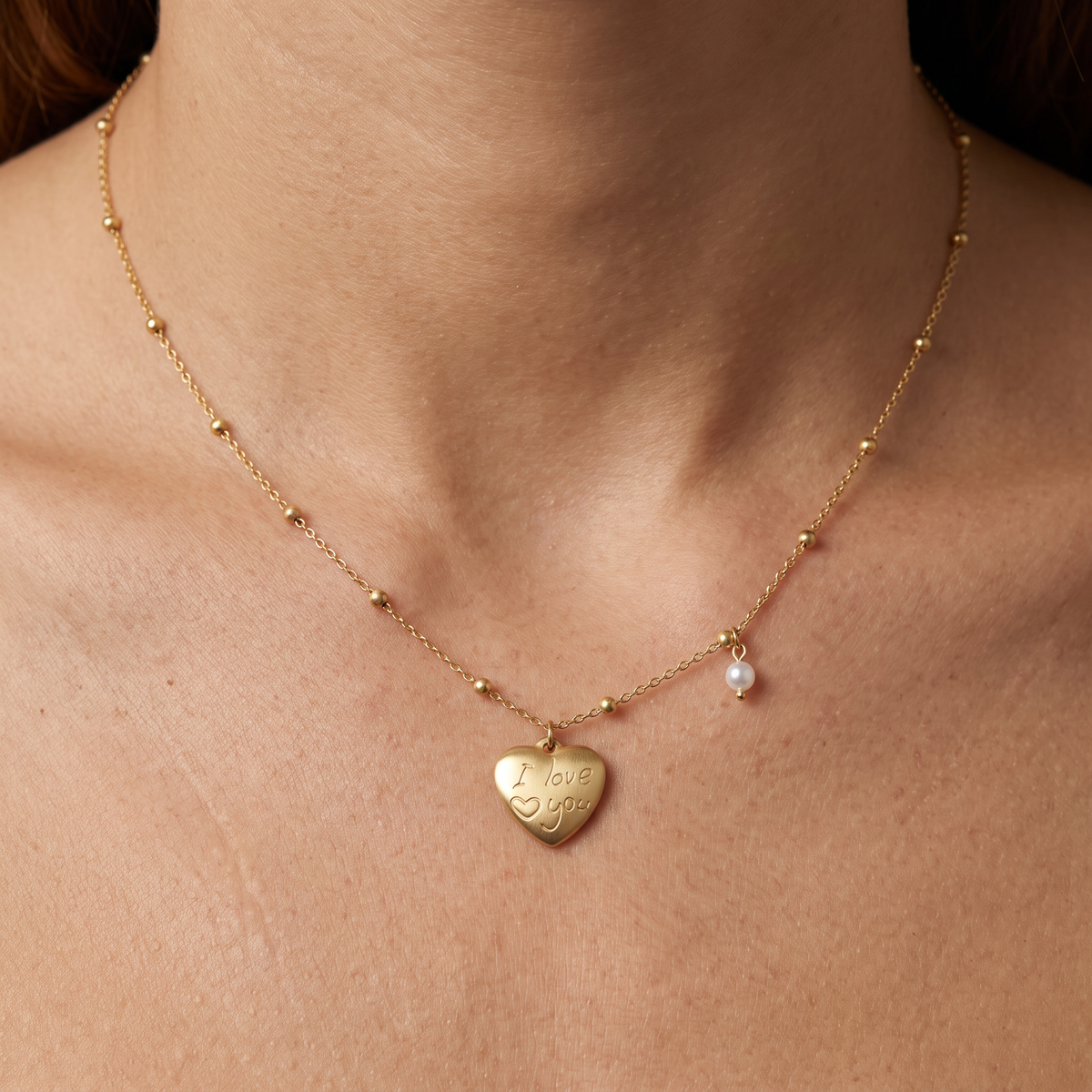 Collier cœur, porté, doré