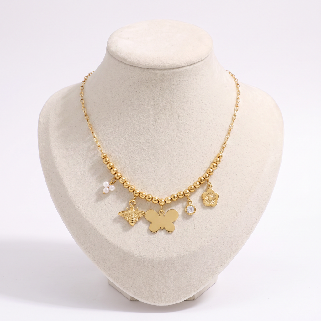 Collier charms fleur et papillon, vue de face, doré