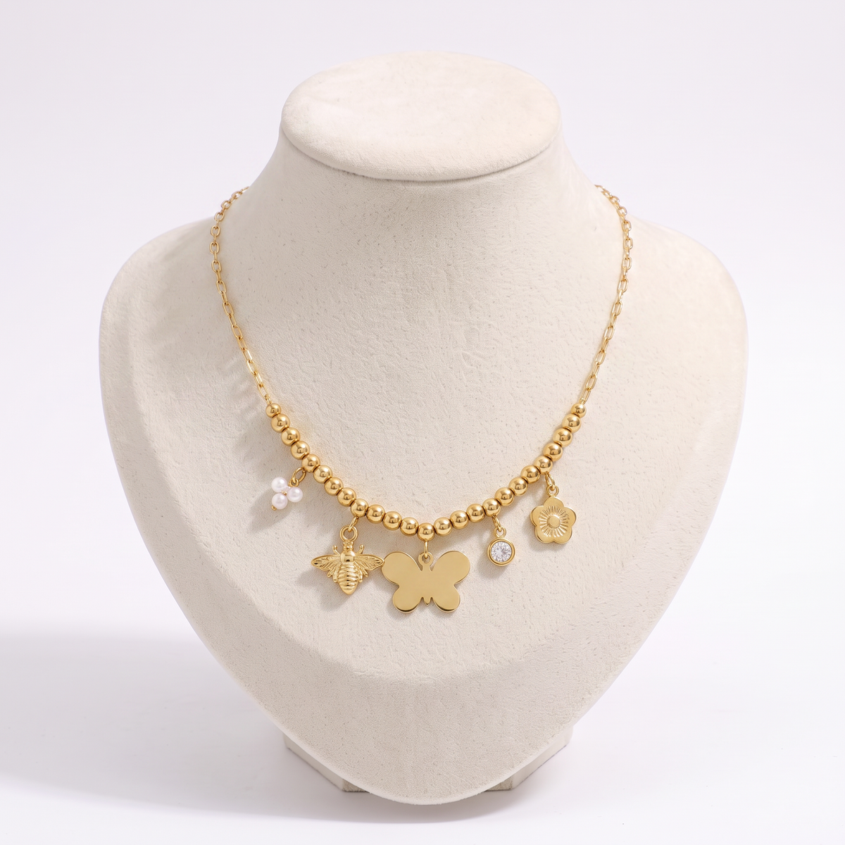 Collier charms fleur et papillon, vue de face, doré