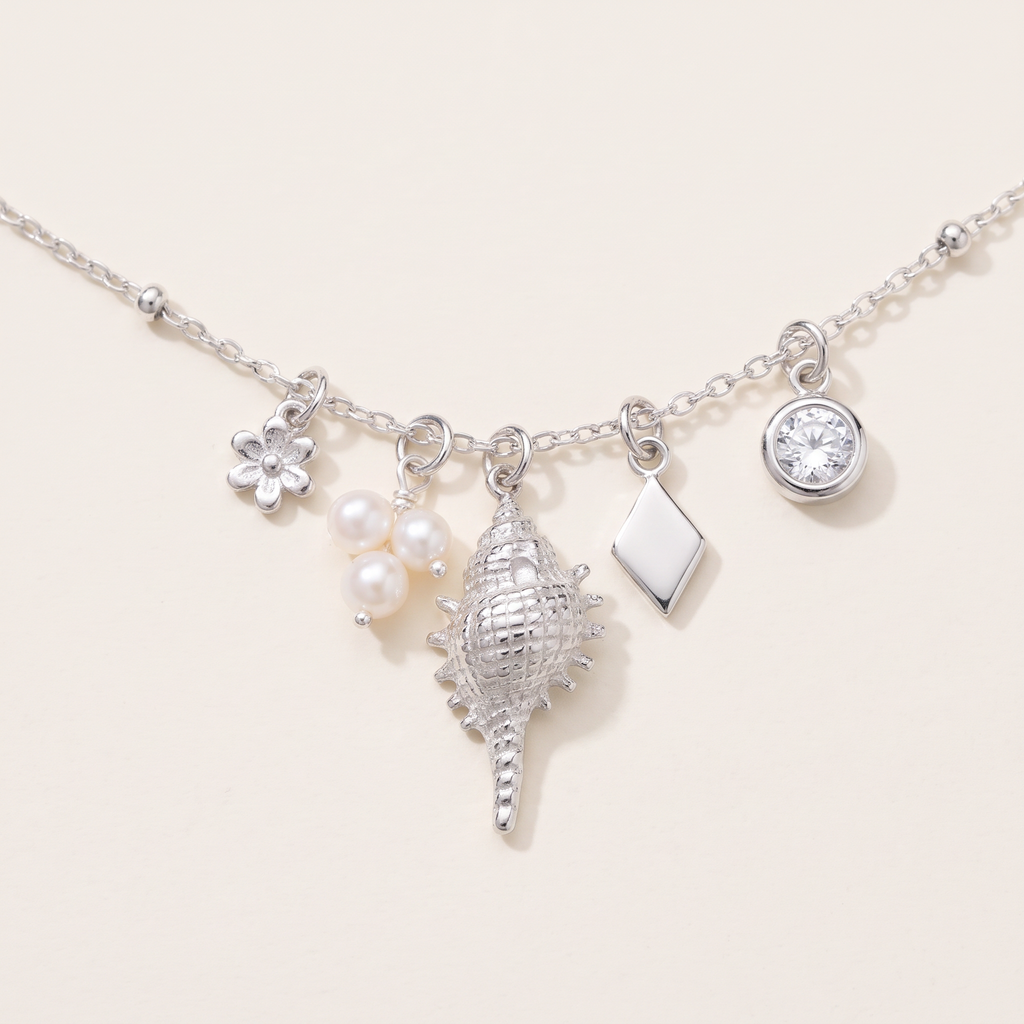 Collier charms coquillage, détail du motif, argenté