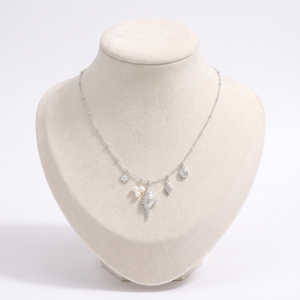 Collier charms coquillage, vue de face, argenté