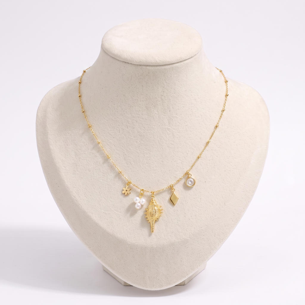 Collier charms coquillage, vue de face, doré