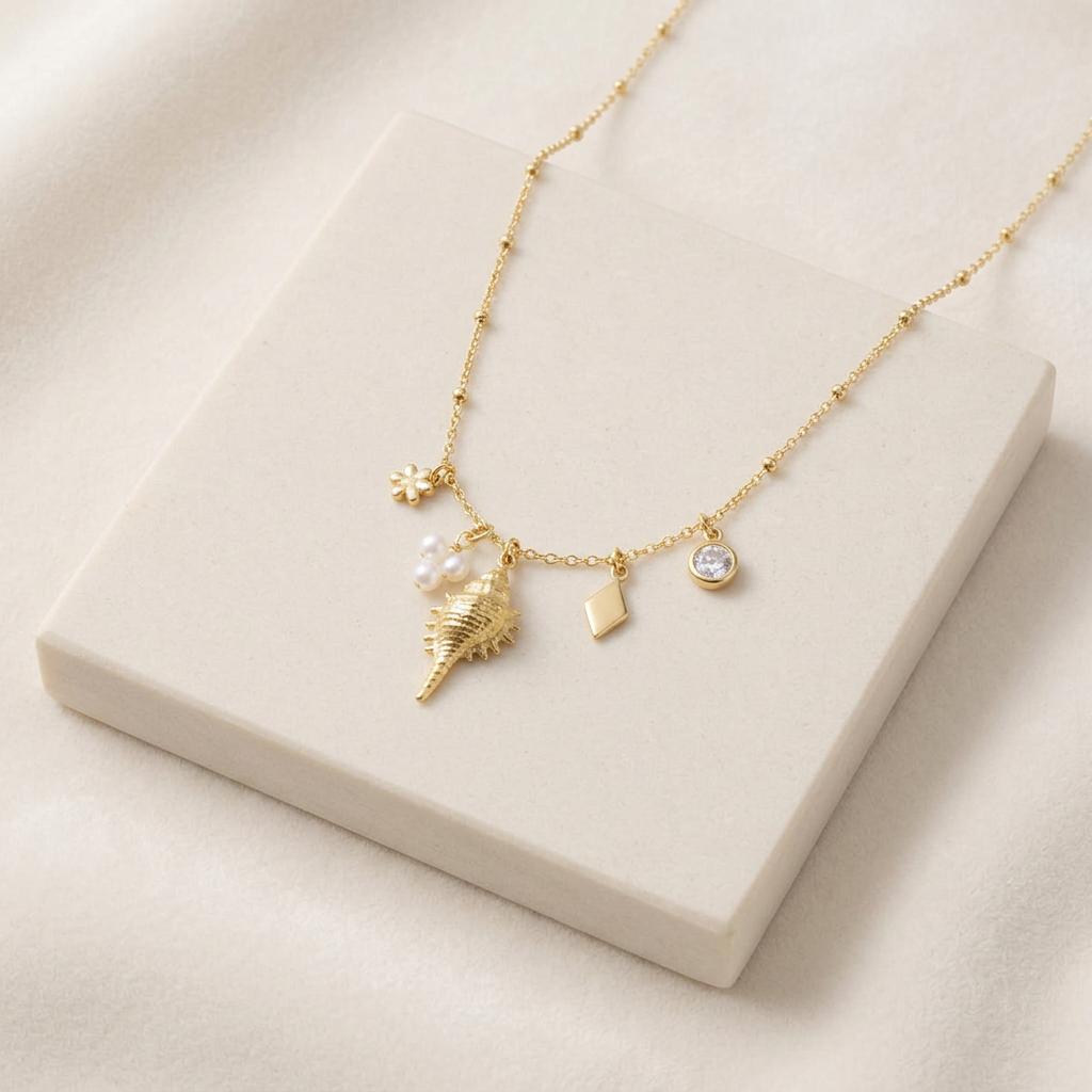 Collier charms coquillage — Doré