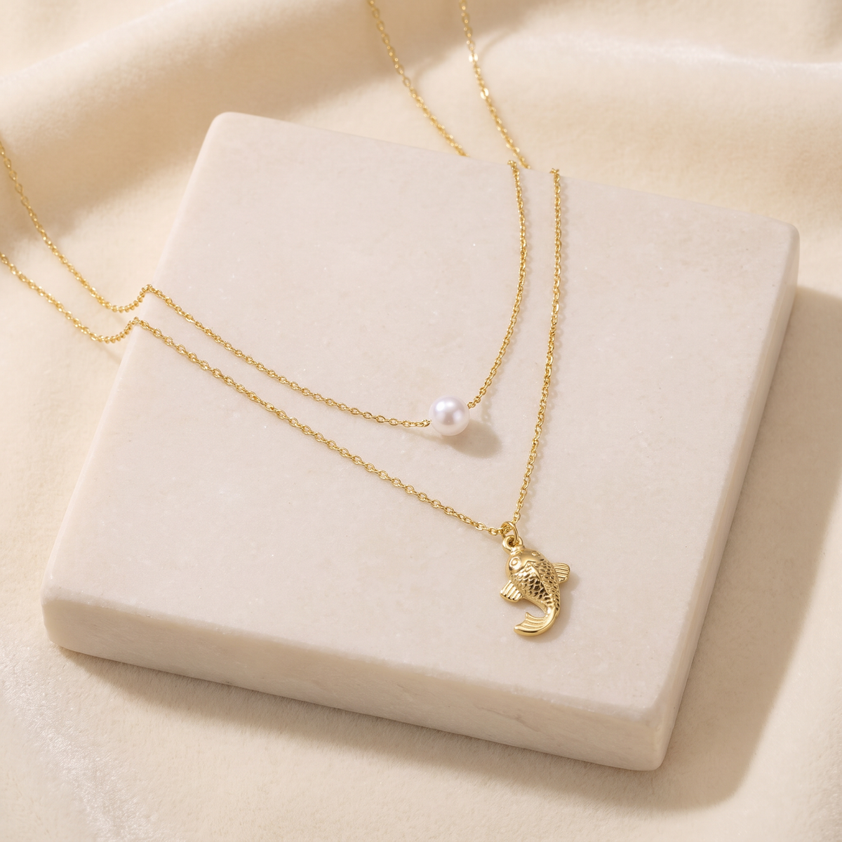 Collier poisson effet nacré double rang — Doré