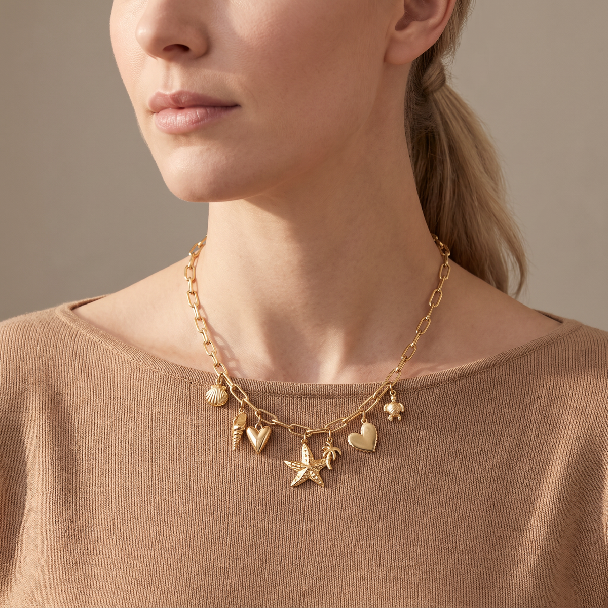 Collier coquillage grosse maille esprit estival, porté mi-corps