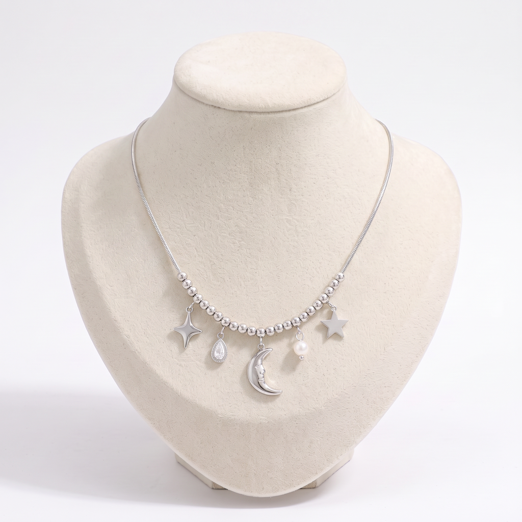 Collier charms étoile et lune, vue de face, argenté
