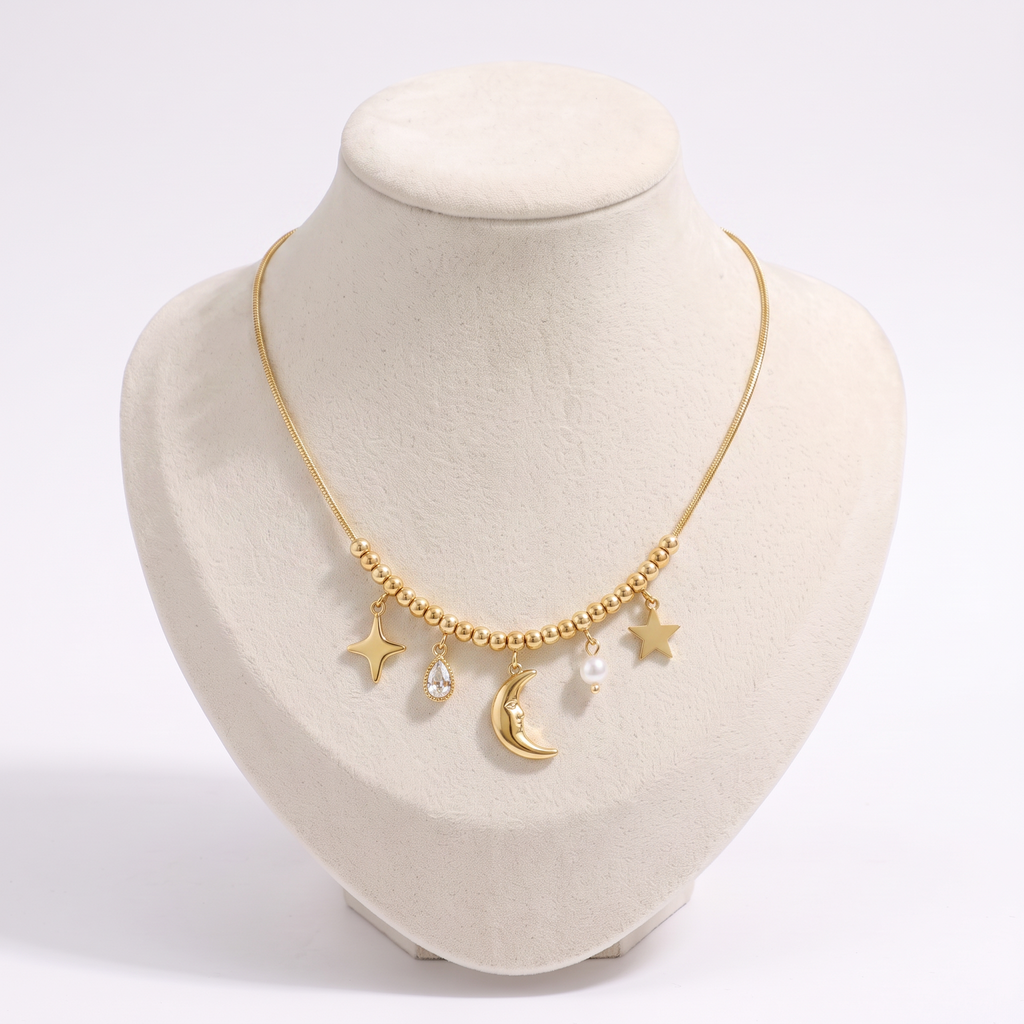 Collier charms étoile et lune, vue de face, doré