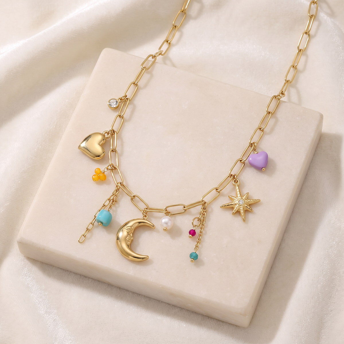 Collier charms étoile et lune en couleurs — Doré