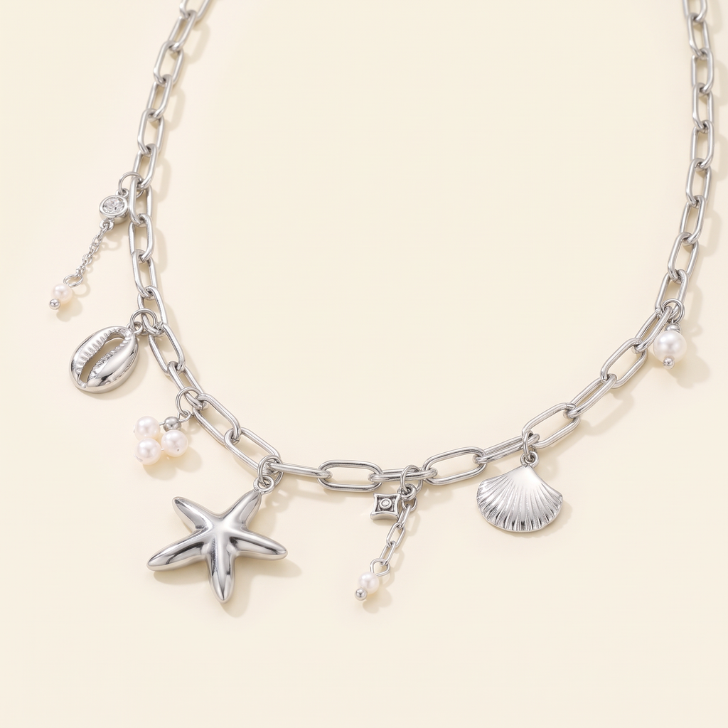 Collier charms coquillage esprit marin, détail du motif, argenté