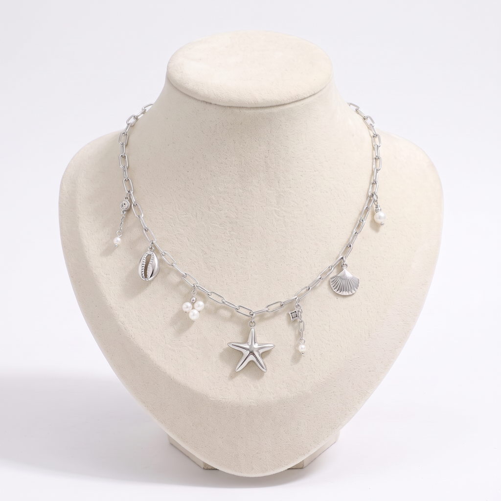 Collier charms coquillage esprit marin, vue de face, argenté
