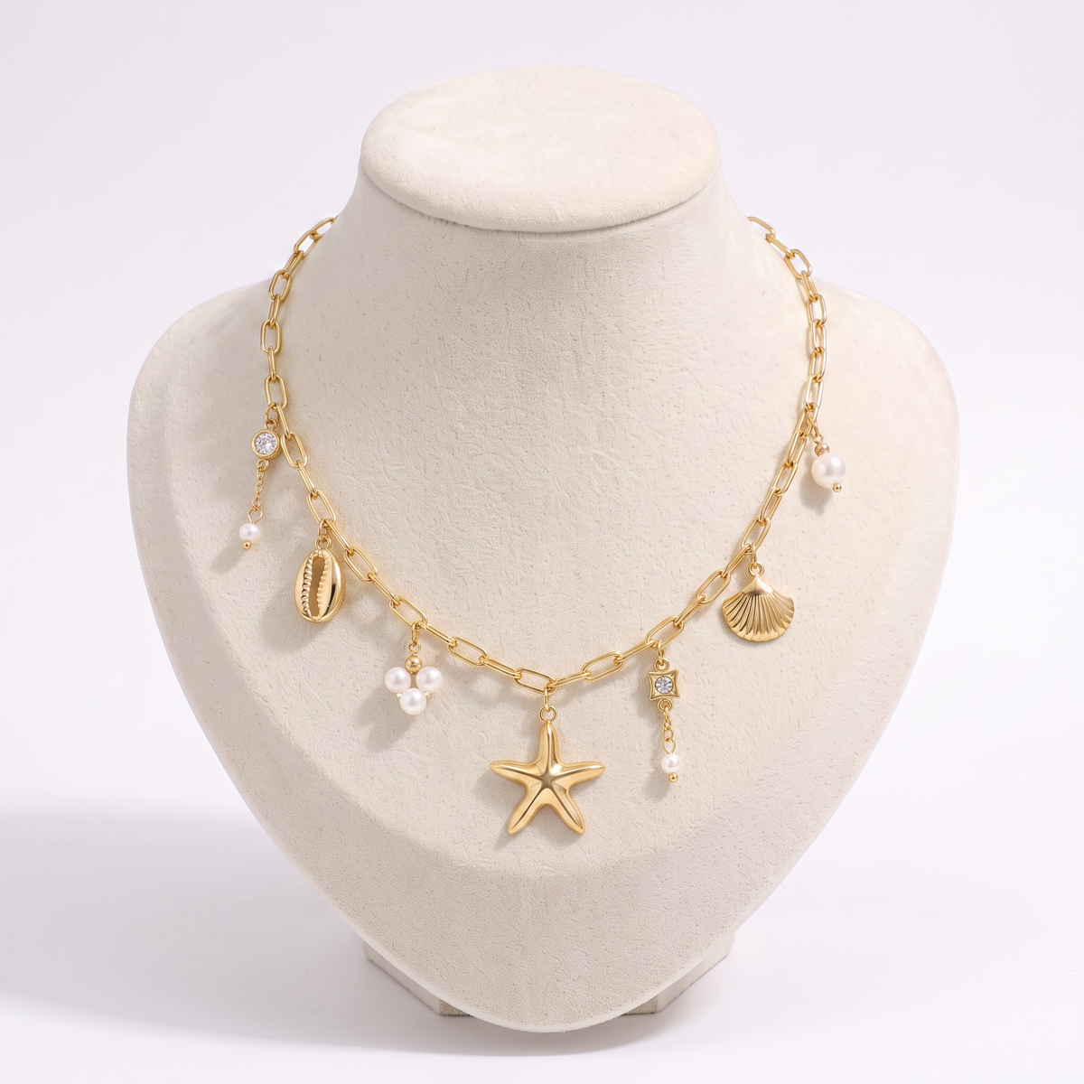 Collier charms coquillage esprit marin, vue de face, doré