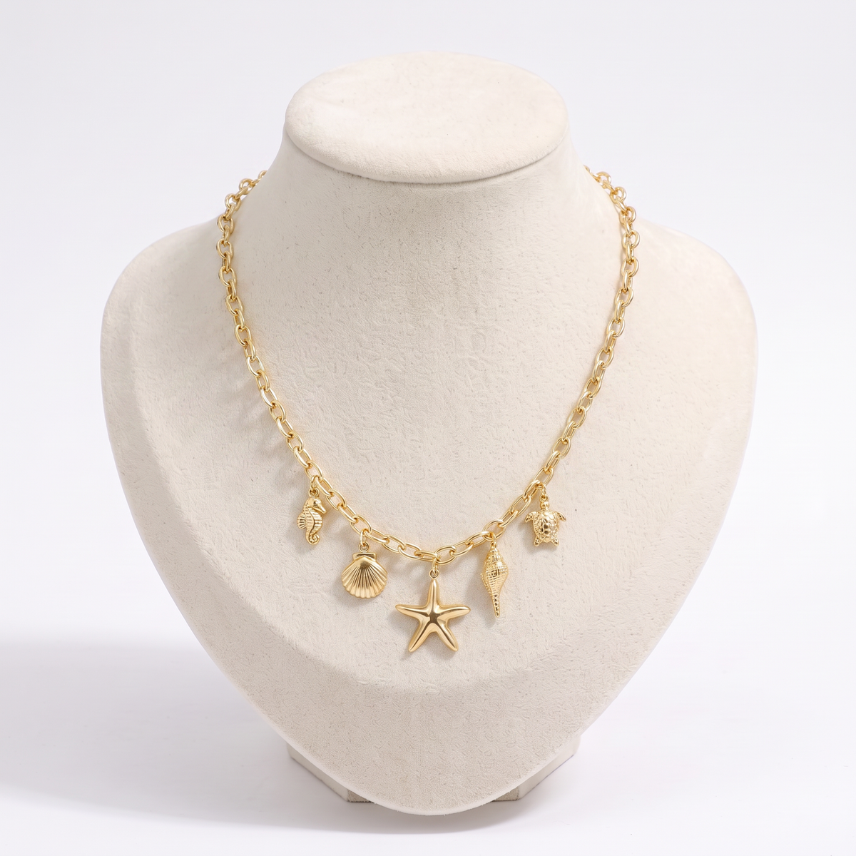 Collier charms étoile de mer doré, vue de face