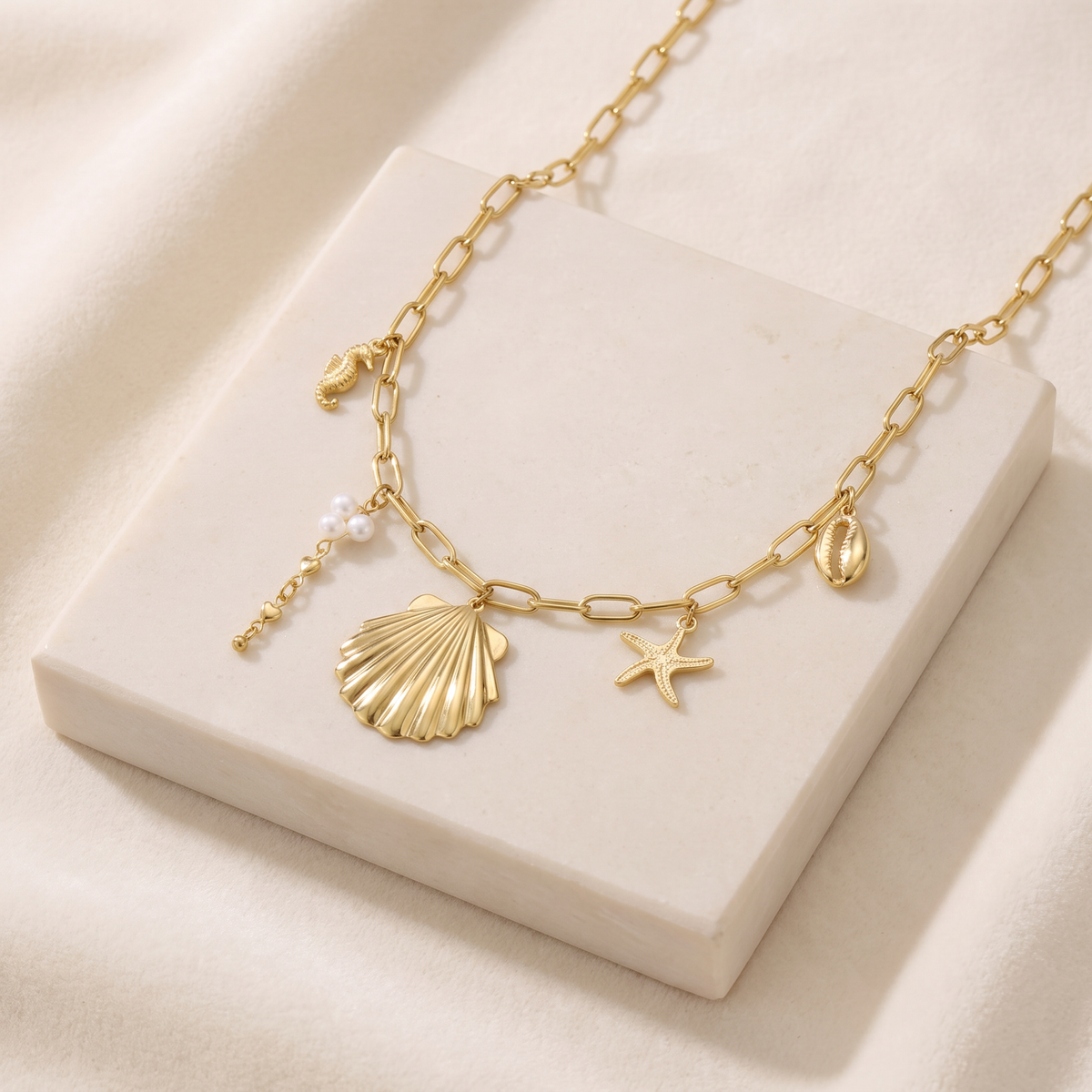 Collier coquillage doré sur chaîne — Doré