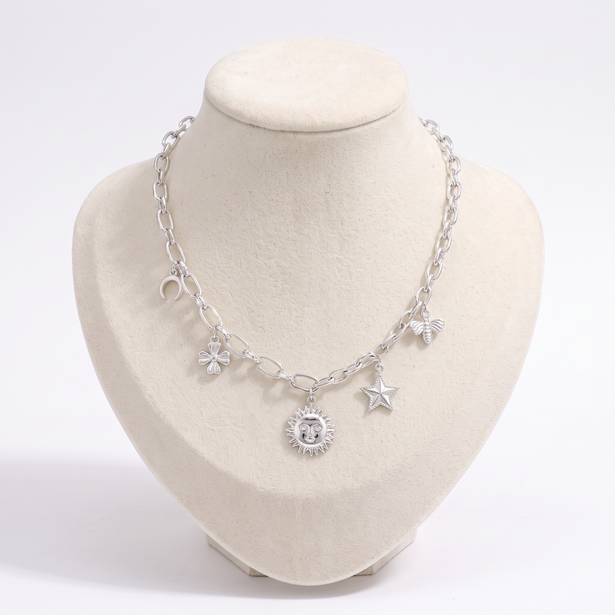 Collier charms étoile et soleil, vue de face, argenté