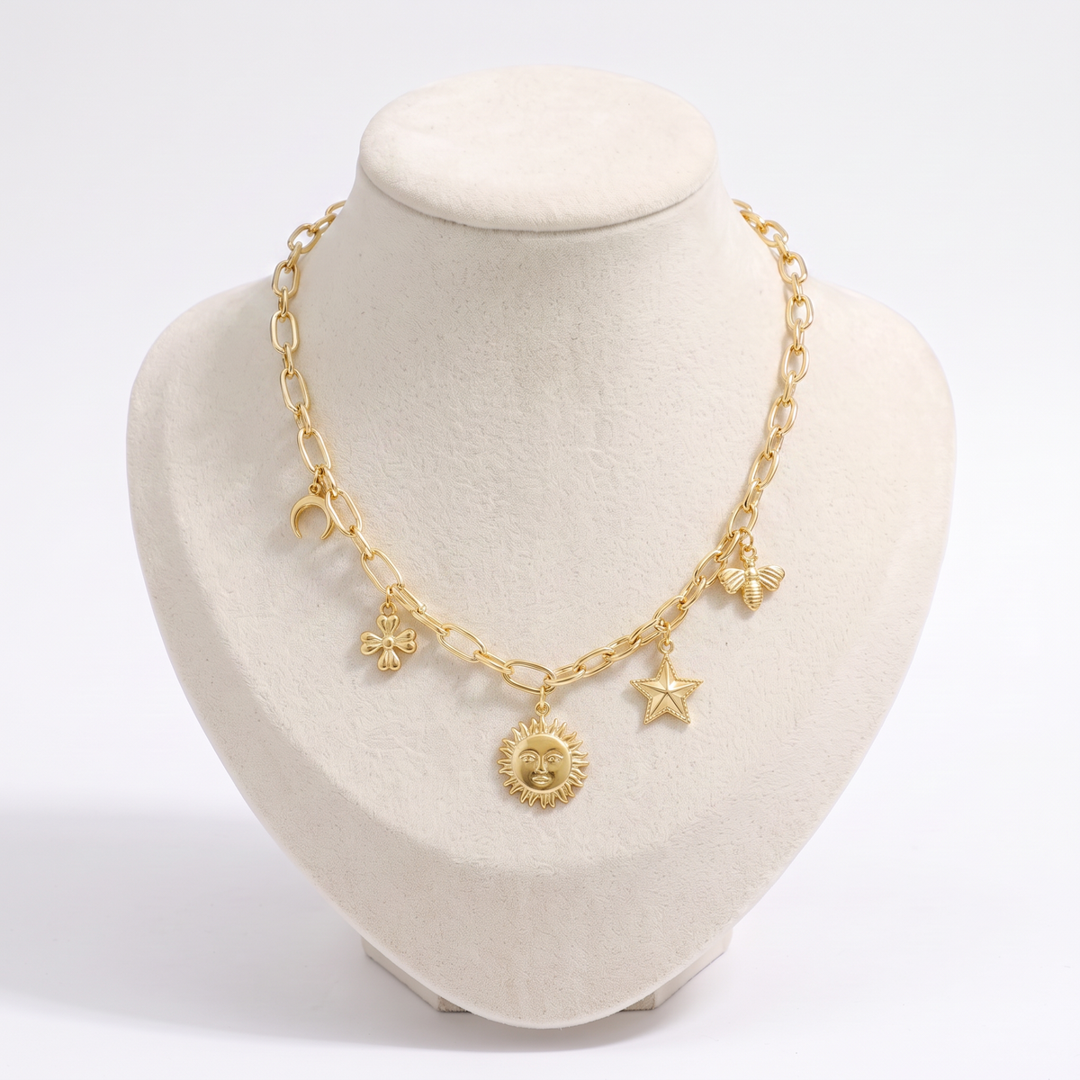 Collier charms étoile et soleil, vue de face, doré