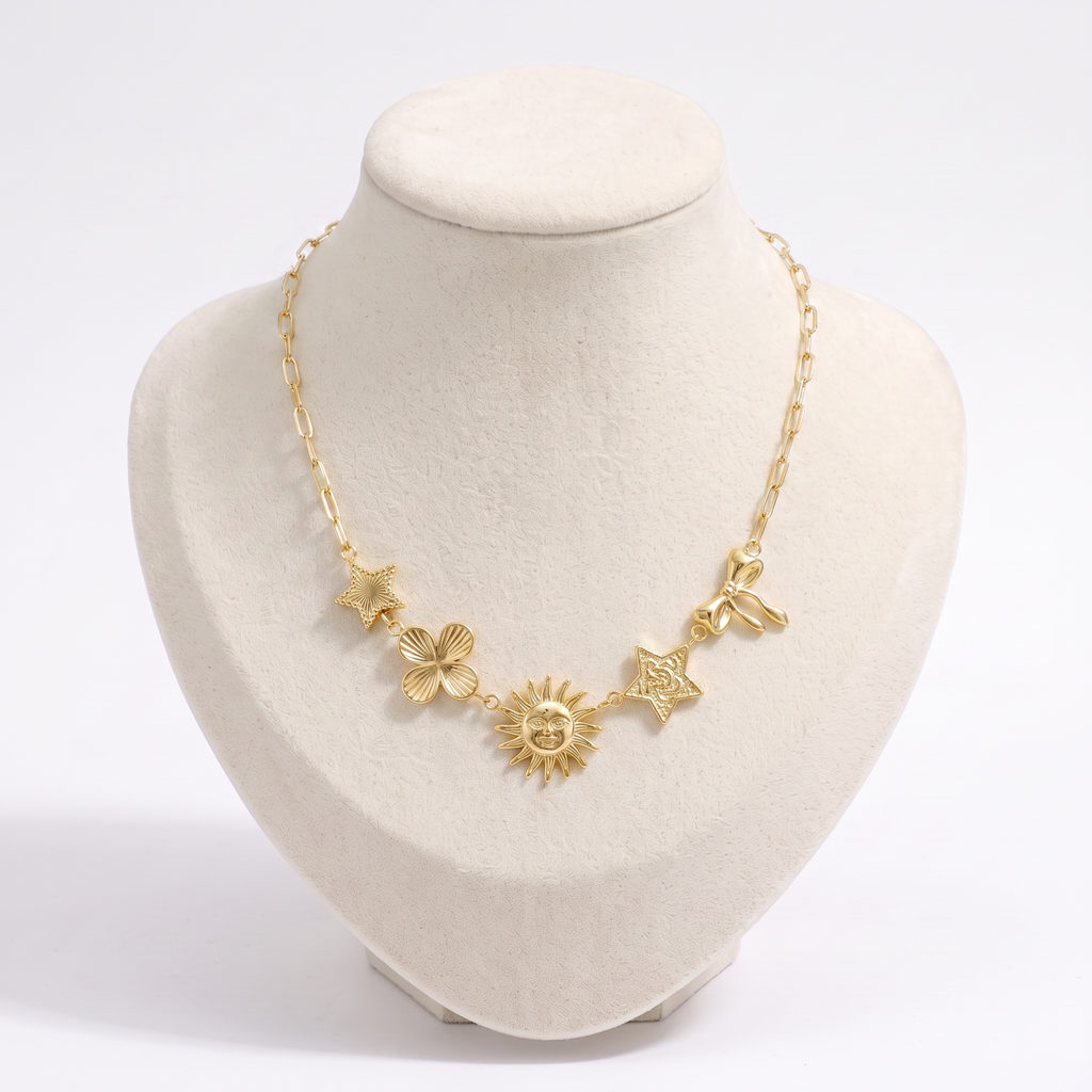 Collier soleil rayonnant, vue de face, doré