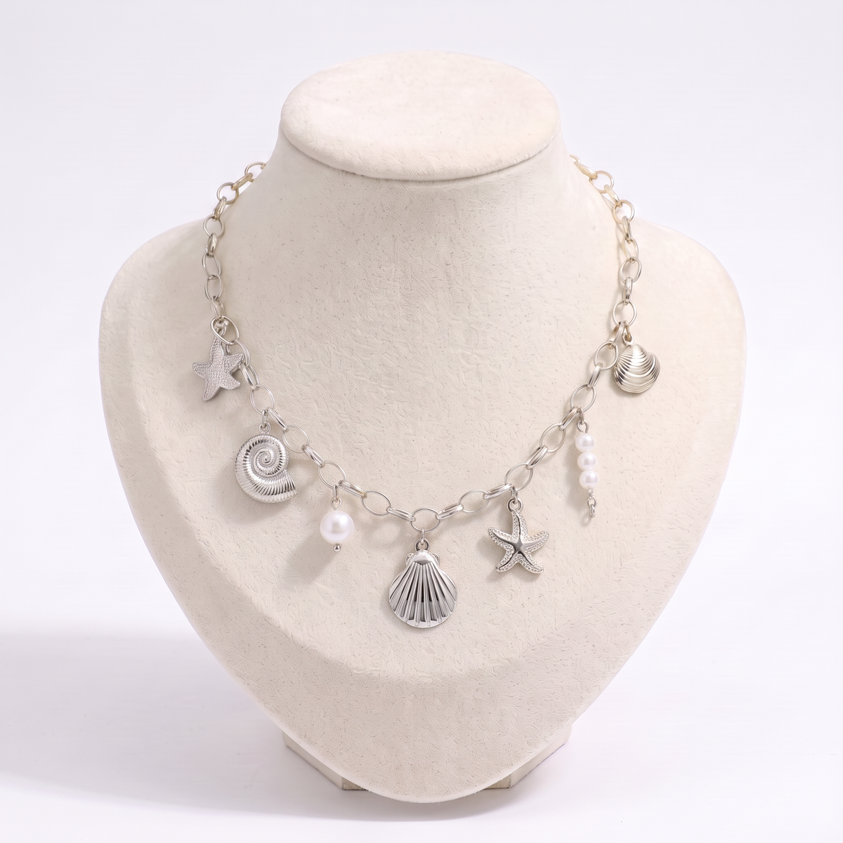 Collier coquillage grosse maille, vue de face, argenté