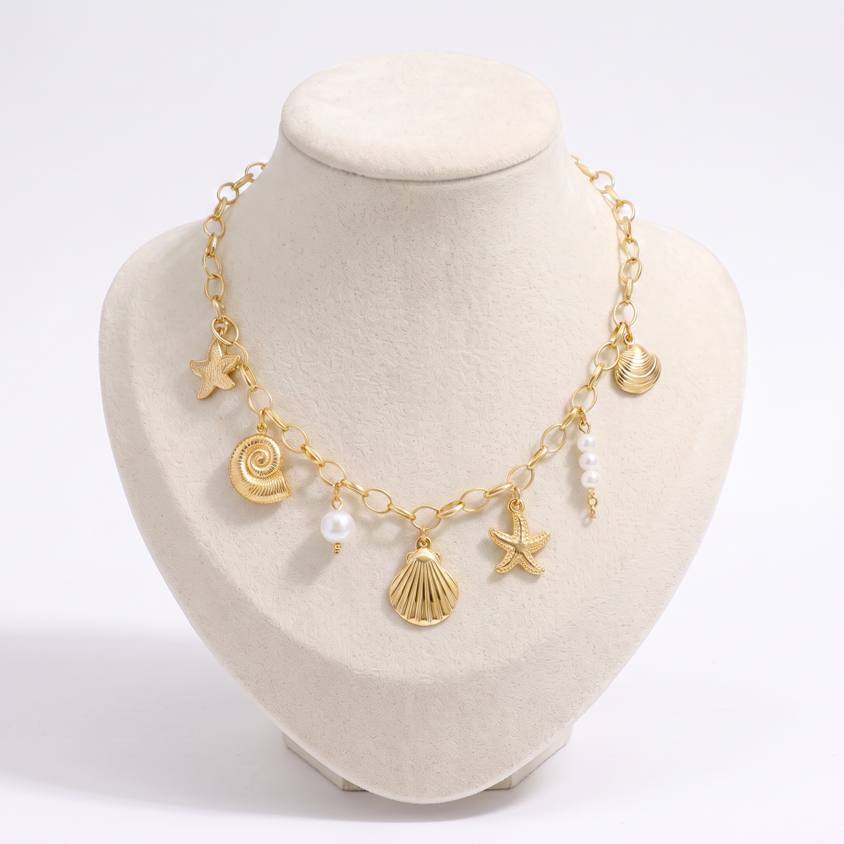 Collier coquillage grosse maille, vue de face, doré