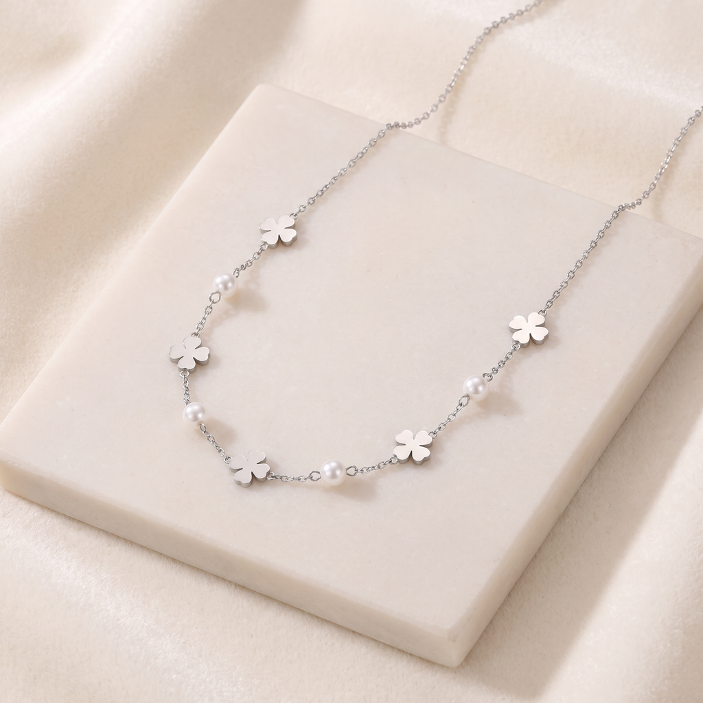 Collier trèfle en perles — Argenté