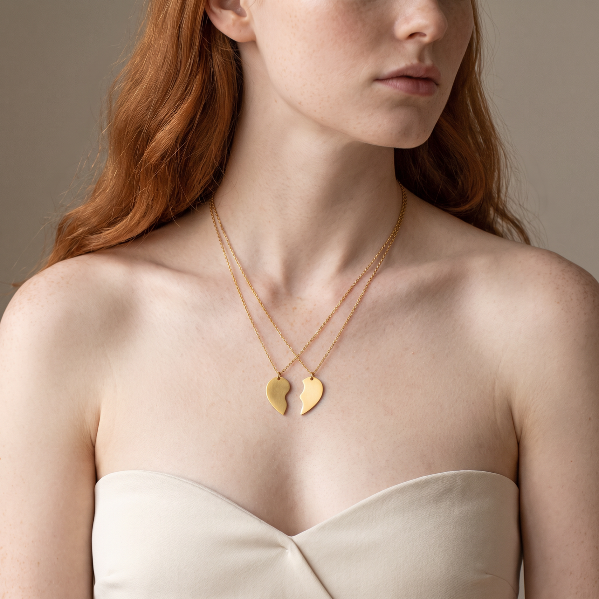 Collier cœur meilleure amie, porté mi-corps, doré
