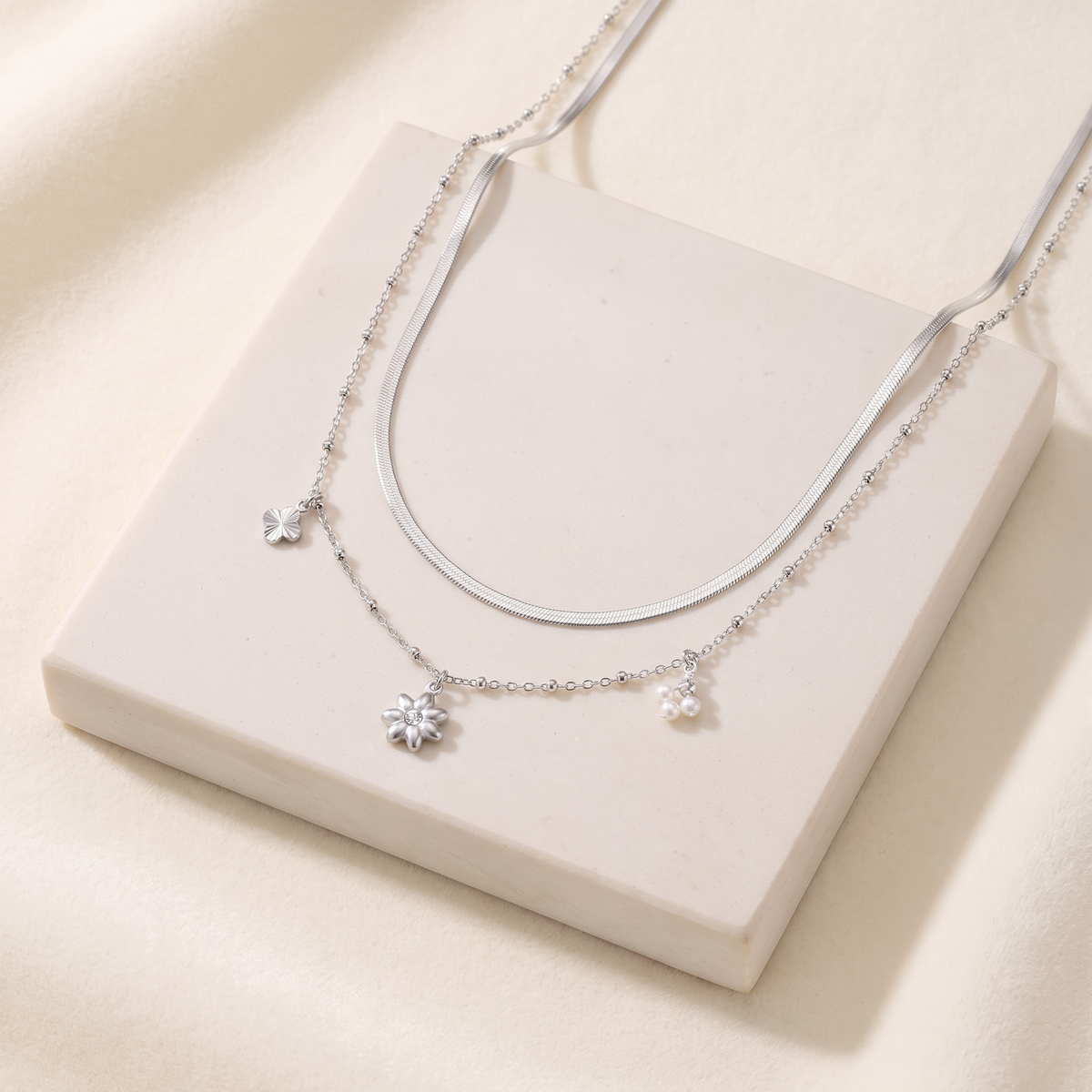 Collier fleur à strass double rang 42 cm — Argenté