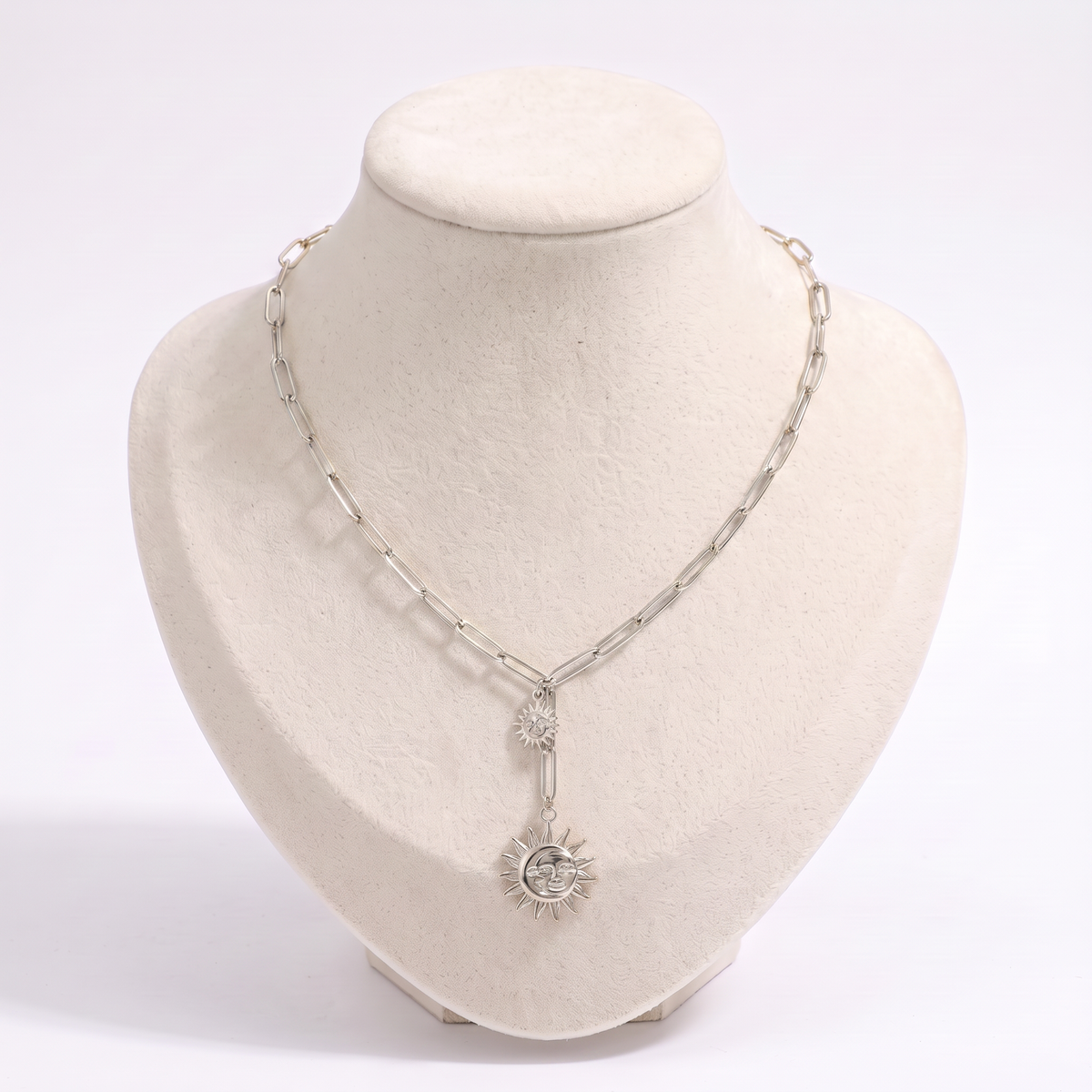 Collier soleil double rang, vue de face, argenté