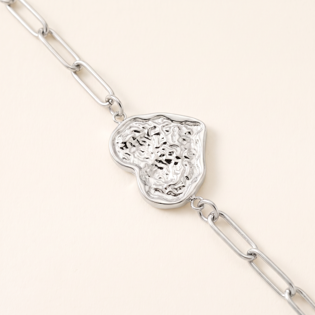 Collier charms étoile, lune et soleil 40 cm, détail du motif, argenté