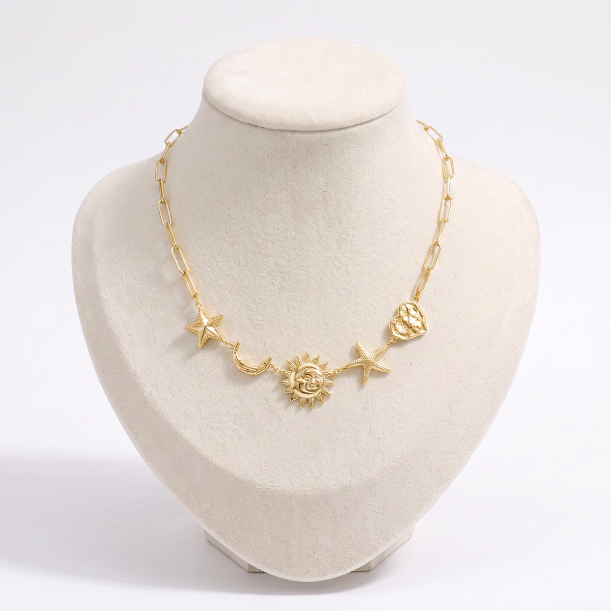 Collier charms étoile, lune et soleil 40 cm, vue de face, doré