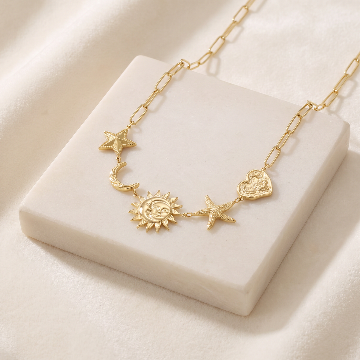 Collier charms étoile, lune et soleil 40 cm — Doré