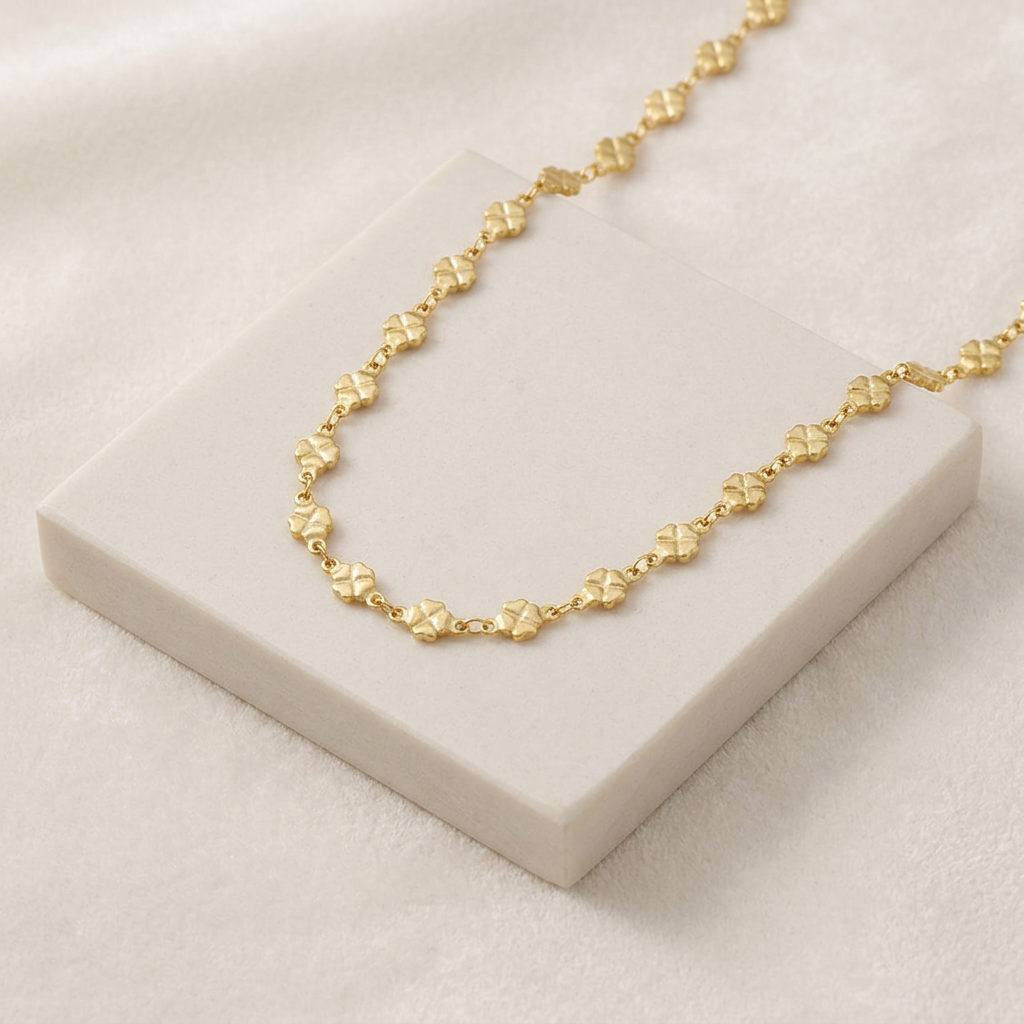 Collier ras de cou trèfle — Doré