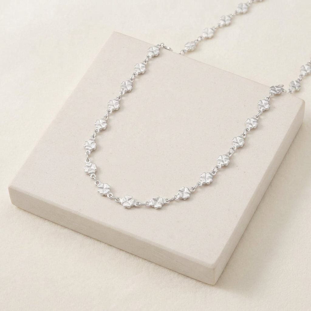 Collier ras de cou trèfle — Argenté