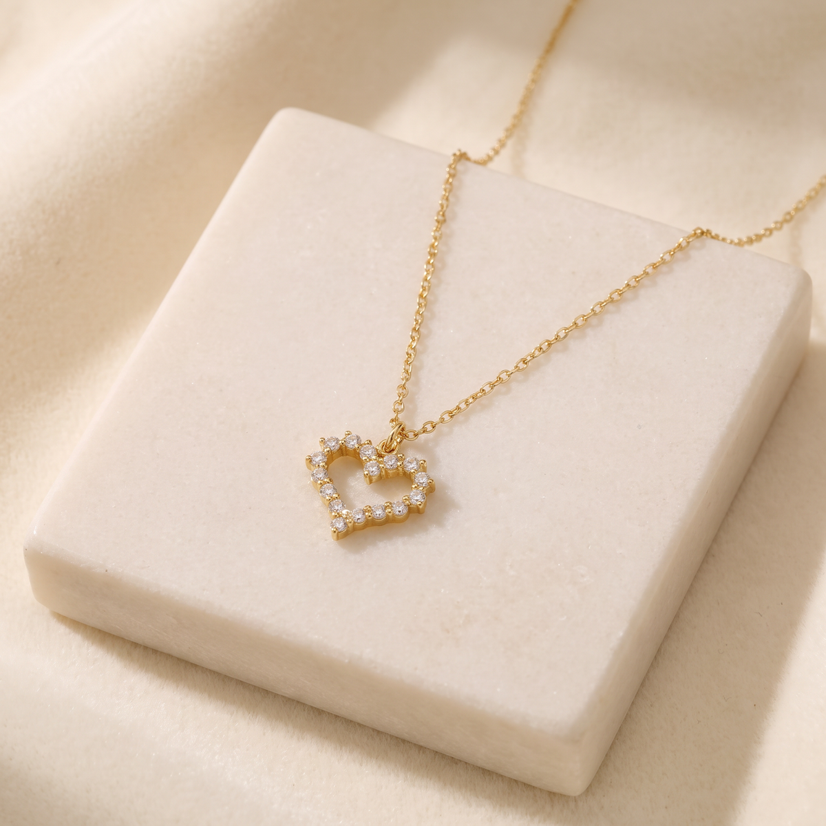 Collier cœur à strass — Doré